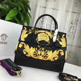 Picture of Versace Lady Handbags _SKUfw15992972fw
